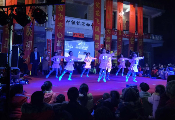塰